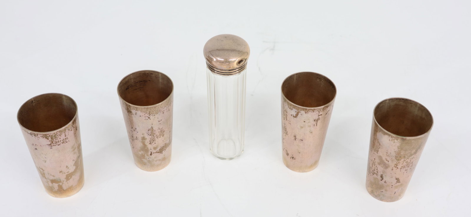 Silver items: including two hip flask and four cups - 2