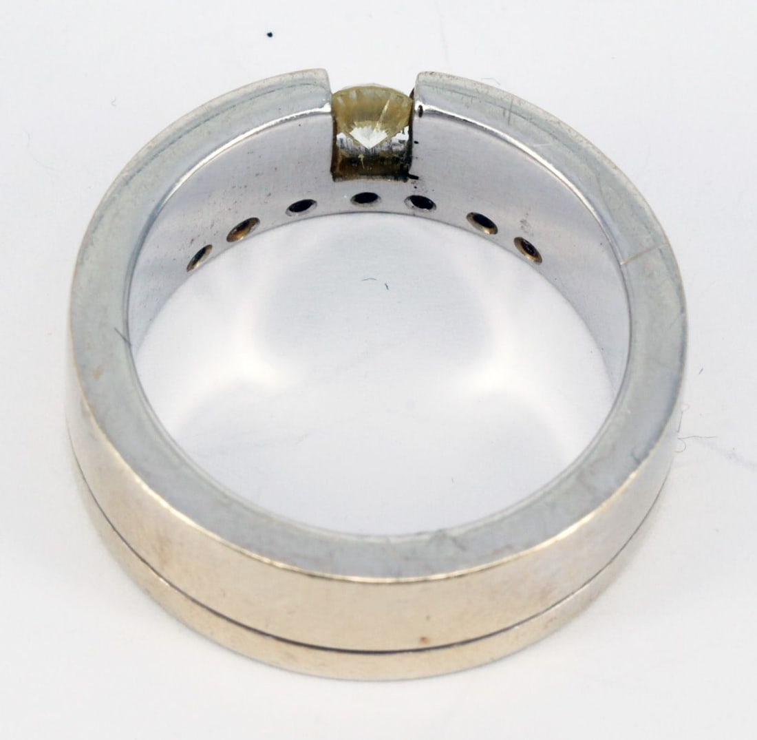 4 distinctive rings, gold, with diamonds, some wear - 2