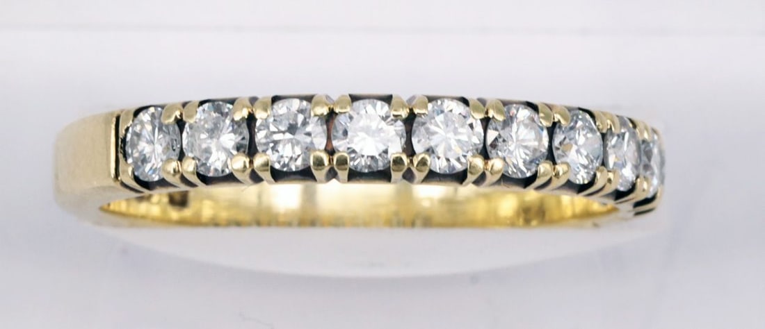 4 distinctive rings, gold, with diamonds, some wear - 5