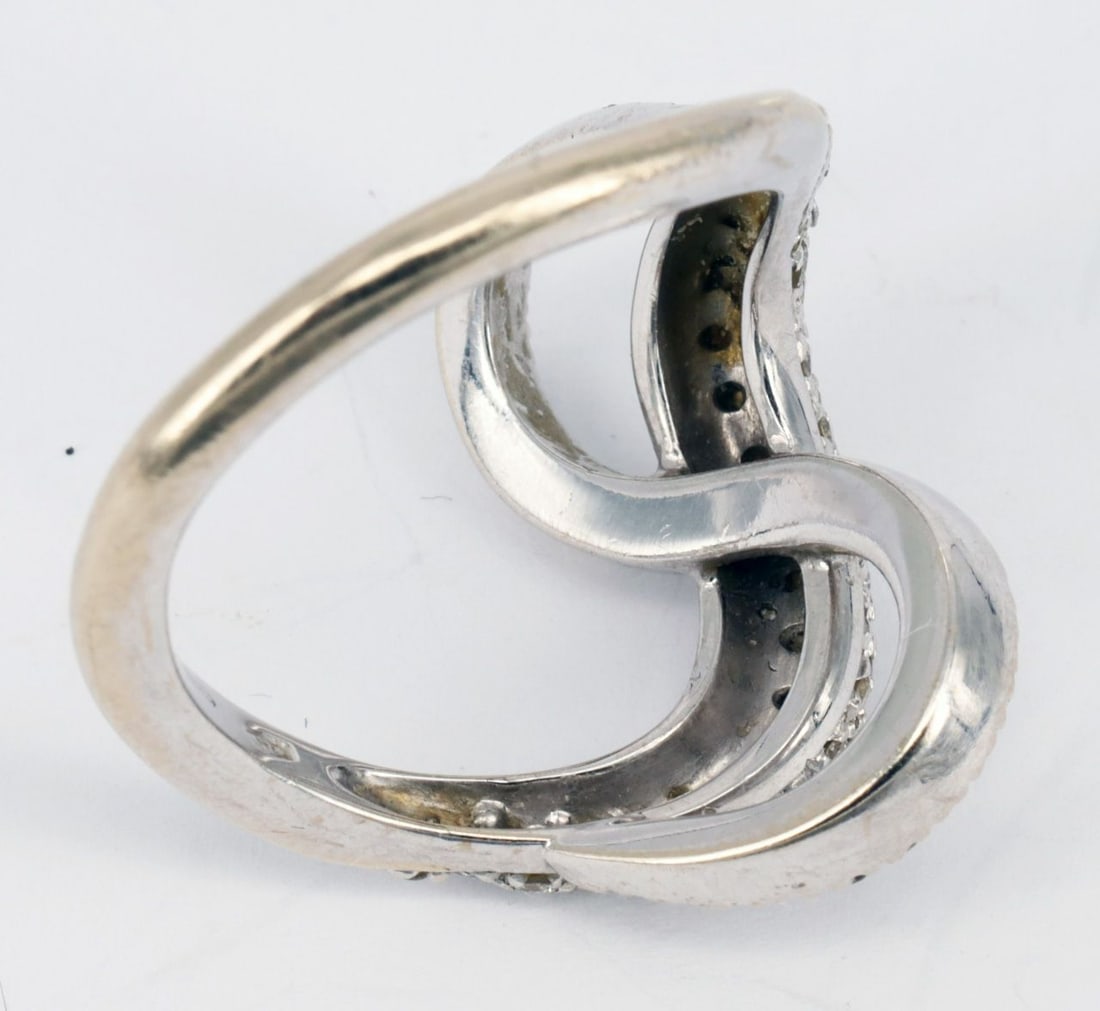 4 distinctive rings, gold, with diamonds, some wear - 7