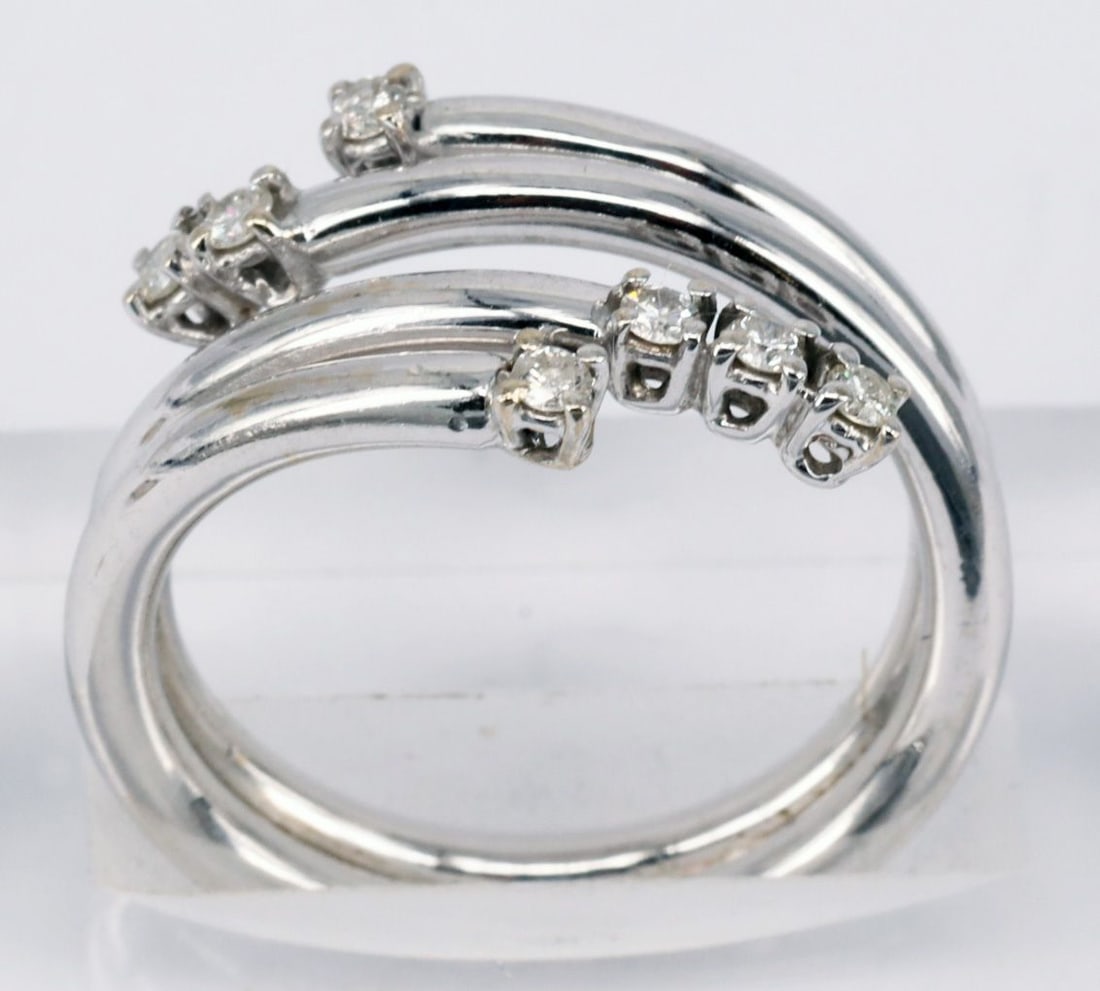 4 distinctive rings, gold, with diamonds, some wear - 8