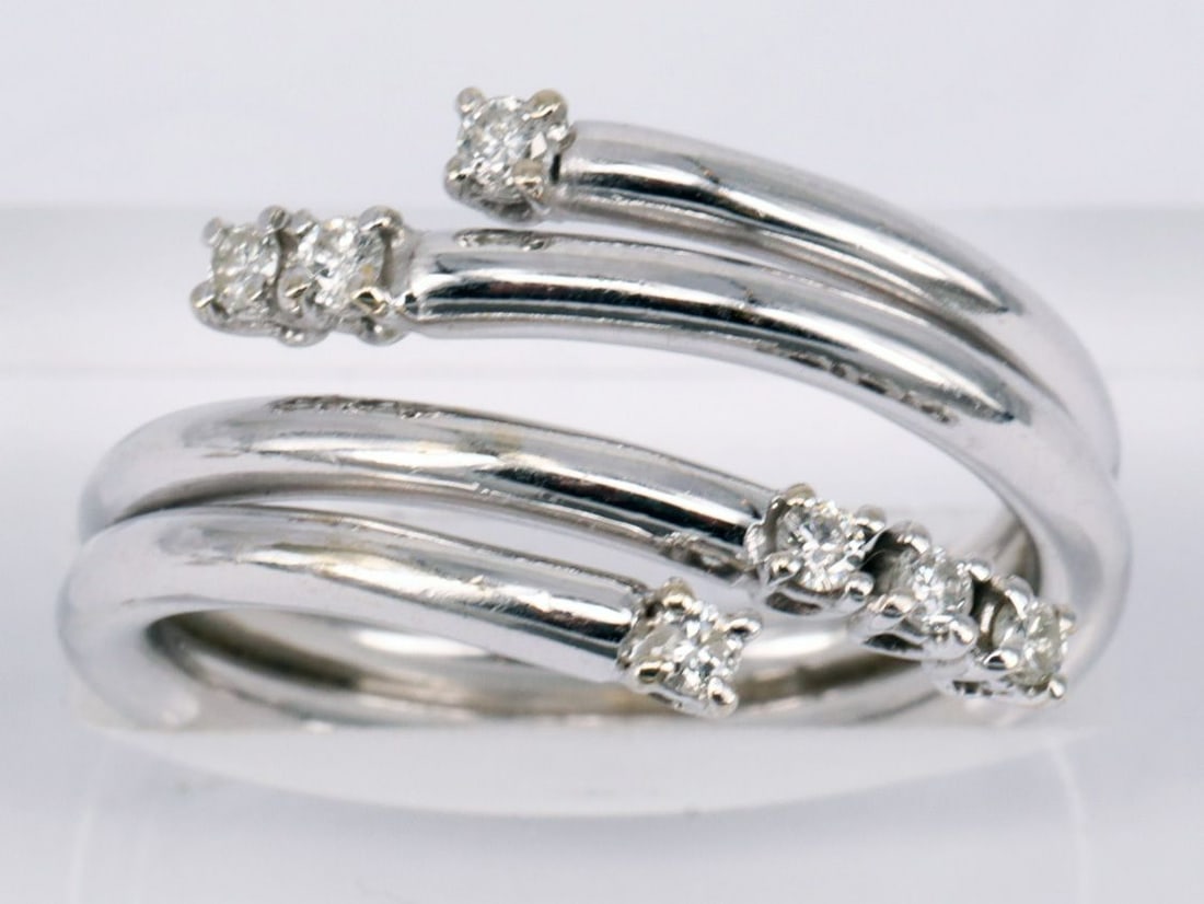 4 distinctive rings, gold, with diamonds, some wear - 9