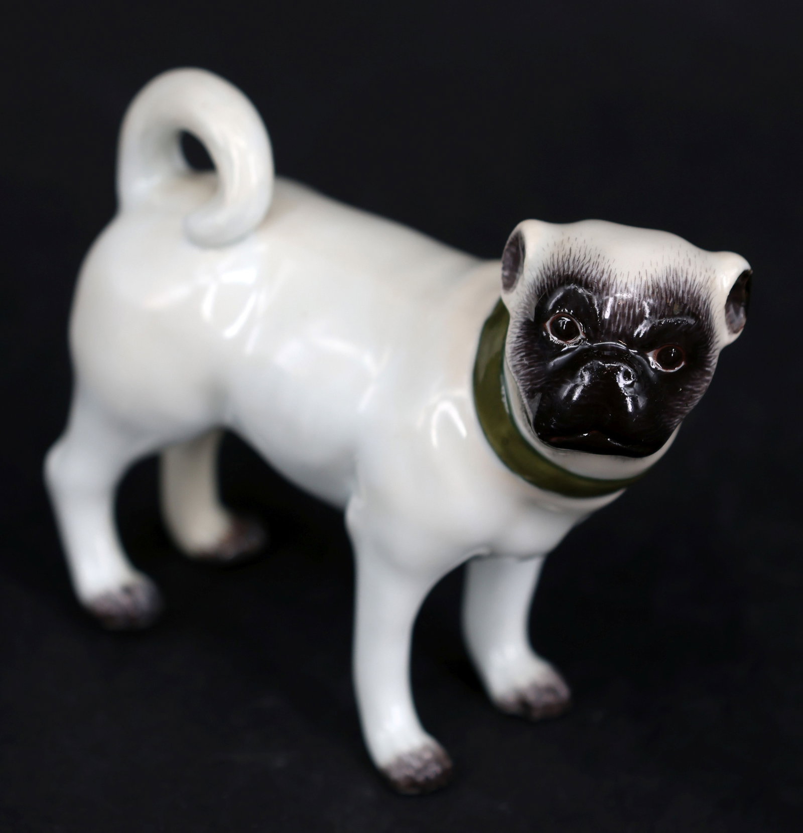 Meissen, three small pugs, Meissen sword marks - 3