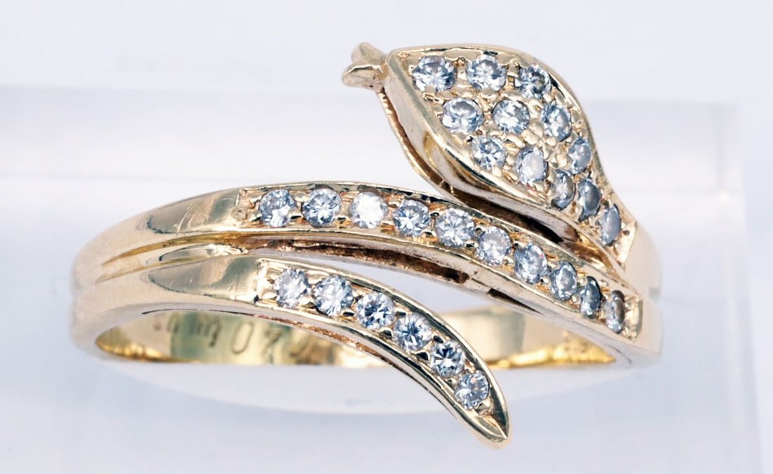 3 pieces of jewelry, gold, signs of wear. - 9