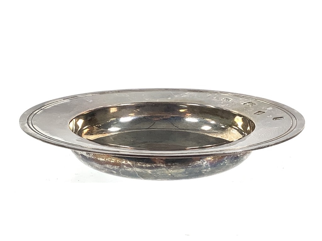 Richard Comyns English Sterling BonBon 130g: c.1961, solid sterling silver dish with hallmarks on rim. 4 3/4"Dia. EDS aims to describe and photograph all items thoroughly and accurately, however other conditions present may not have been observe