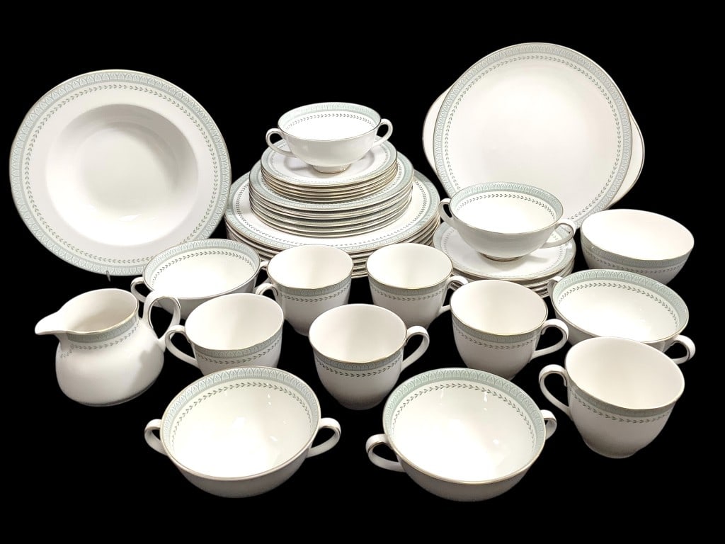 Royal Doulton Berkshire China Set w Gilt 38 Pcs.: 6 dinner plates, 6 cups, 5 saucers, cream and open sugar bowl, 2 coupe bowls, serving platter with handles, 6 salad plates, 5 bread plates, 6 desert or soup bowls. EDS aims to describe and photograph