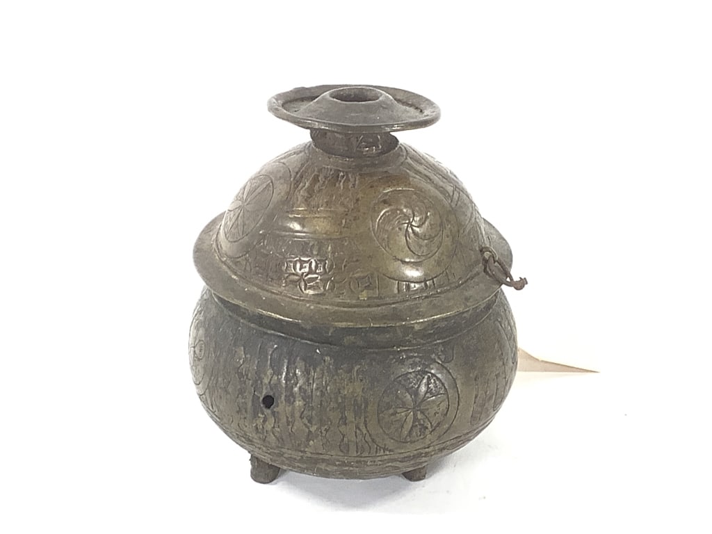 Tanda Container From The Ivory Coast: 4 1/2"Dia. x 5 1/2"H. Provenance: Collected by Sophia and Roy Sieber.