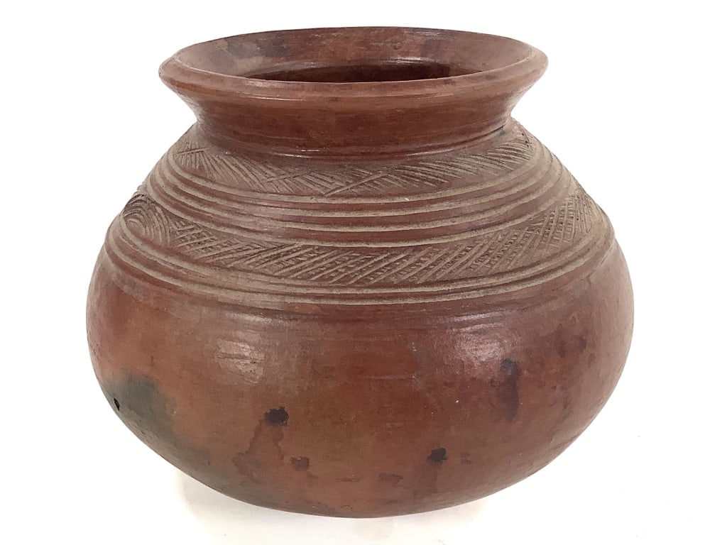Owo Ceramic Engraved Pot (1 of 7)