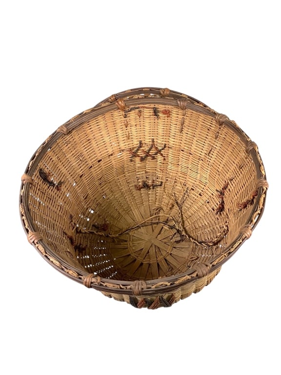 Lidded Wickerwork Basket - 6