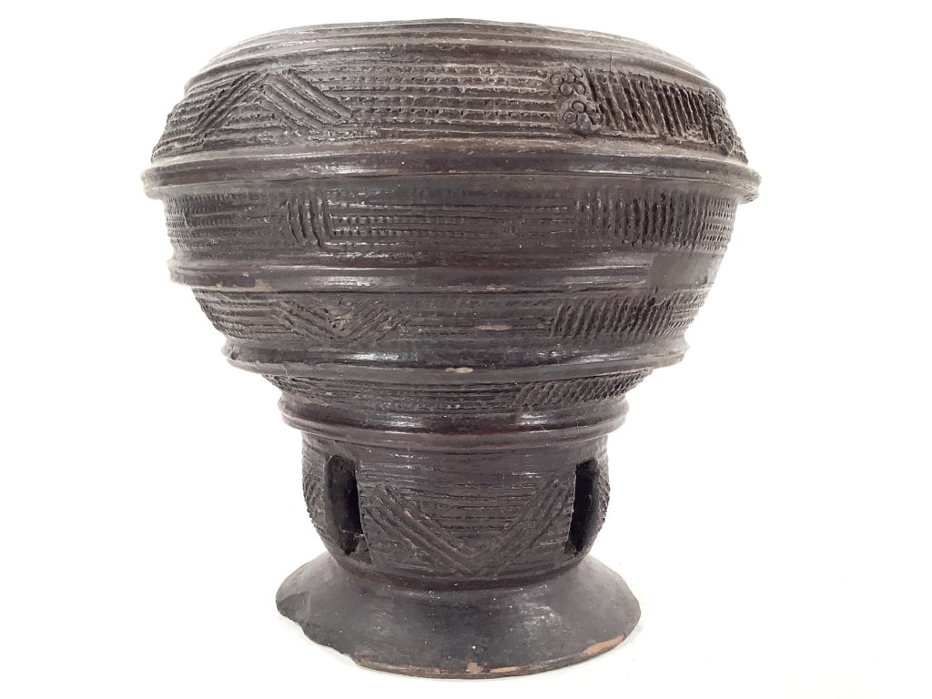 Cameroon Footed Ceramic With Incised Design - 3