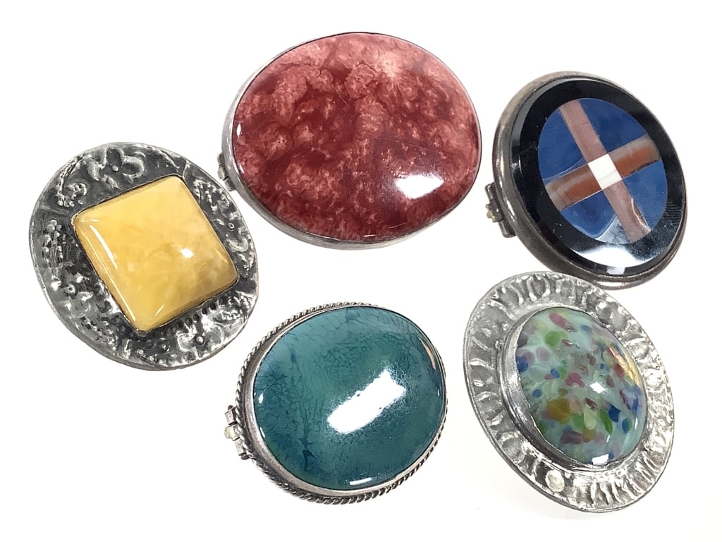 Vtg Ceramic & Other Brooches Pins: 5 in total. Up to 2" W. EDS aims to describe and photograph all items thoroughly and accurately, however other conditions present may not have been observed or noted. We encourage you to inspect