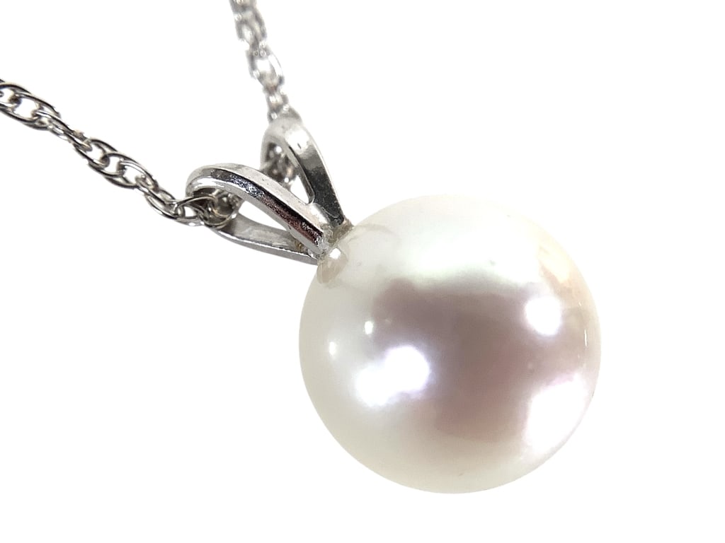14K WG Pearl Pendant Necklace 1.6g TW: 20" L chain. 8mm pearl. EDS aims to describe and photograph all items thoroughly and accurately, however other conditions present may not have been observed or noted. We encourage you to inspect
