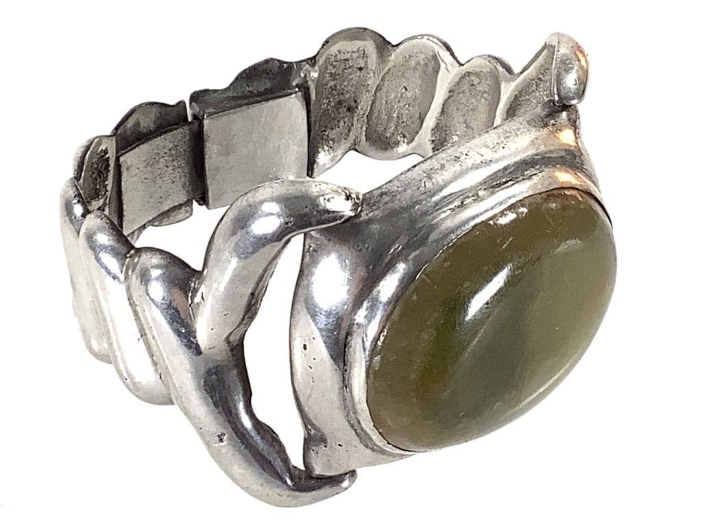Mexico Silver Bracelet 101.0g TW Needs Repair: Stone is 1 1/2" H. Agate EDS aims to describe and photograph all items thoroughly and accurately, however other conditions present may not have been observed or noted. We encourage you to inspect