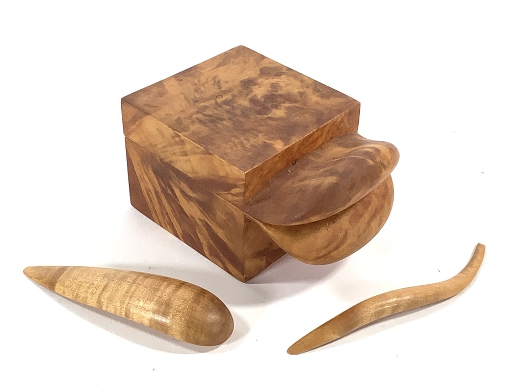 Proctor Signed Wood Box & 2 Carvings (1 of 8)