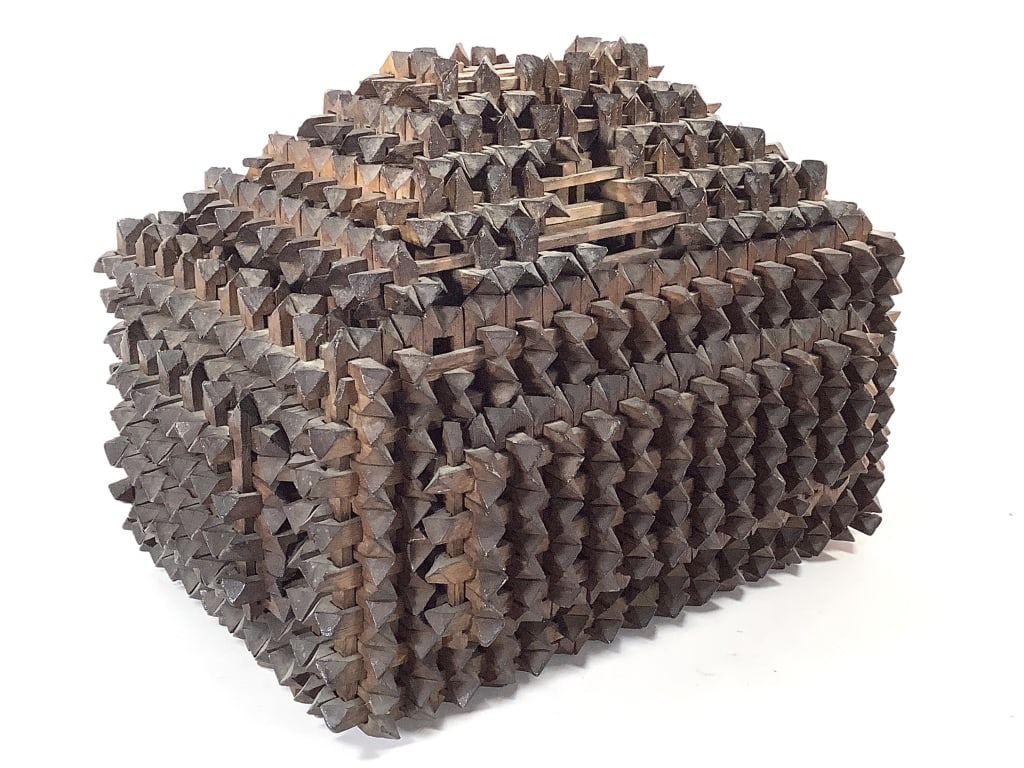 Interlocking Crown of Thorns Wood Folk Art Box (1 of 8)