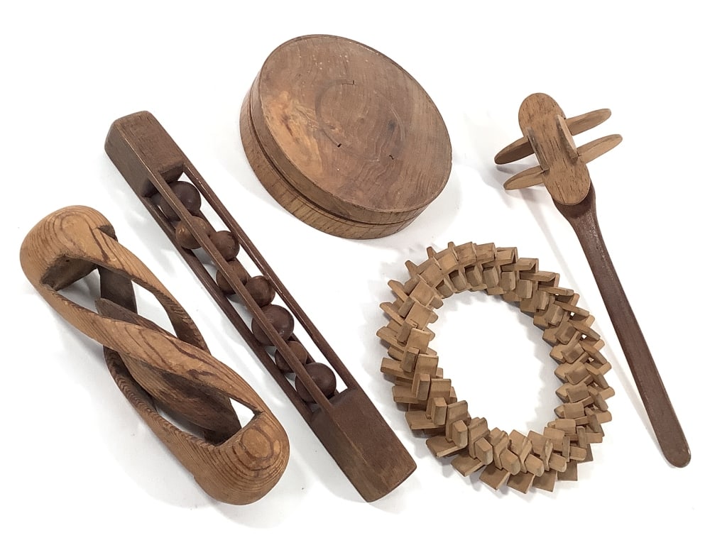 Hand Carved Whimsy Toys Wreath 5 Pcs (1 of 9)