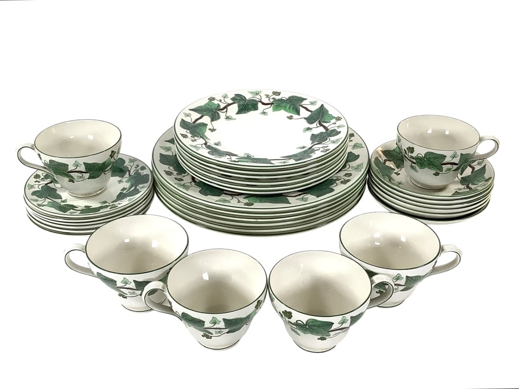 Wedgwood Napoleon Ivy Dinnerware (1 of 16)