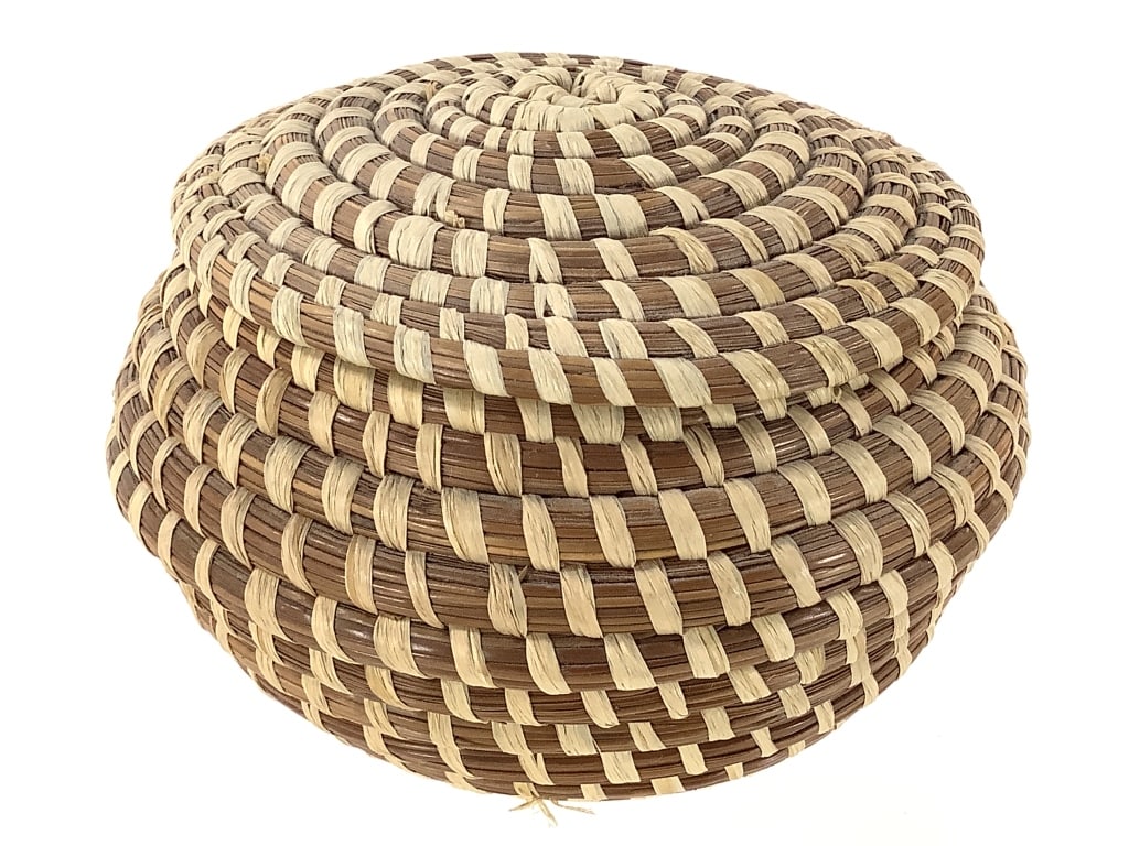 Pine Needle Coil Basket w/ Fitted Lid (1 of 6)