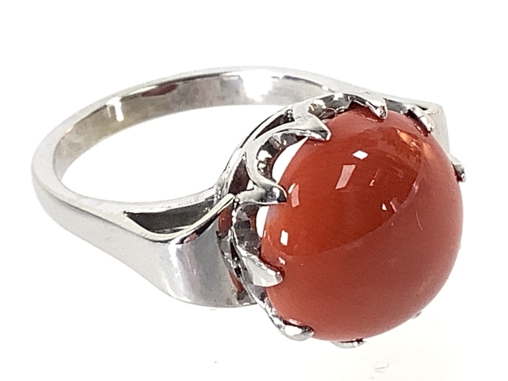 14K WG Coral Ring 5.3g TW Sz 5: Round coral is 1/2" H