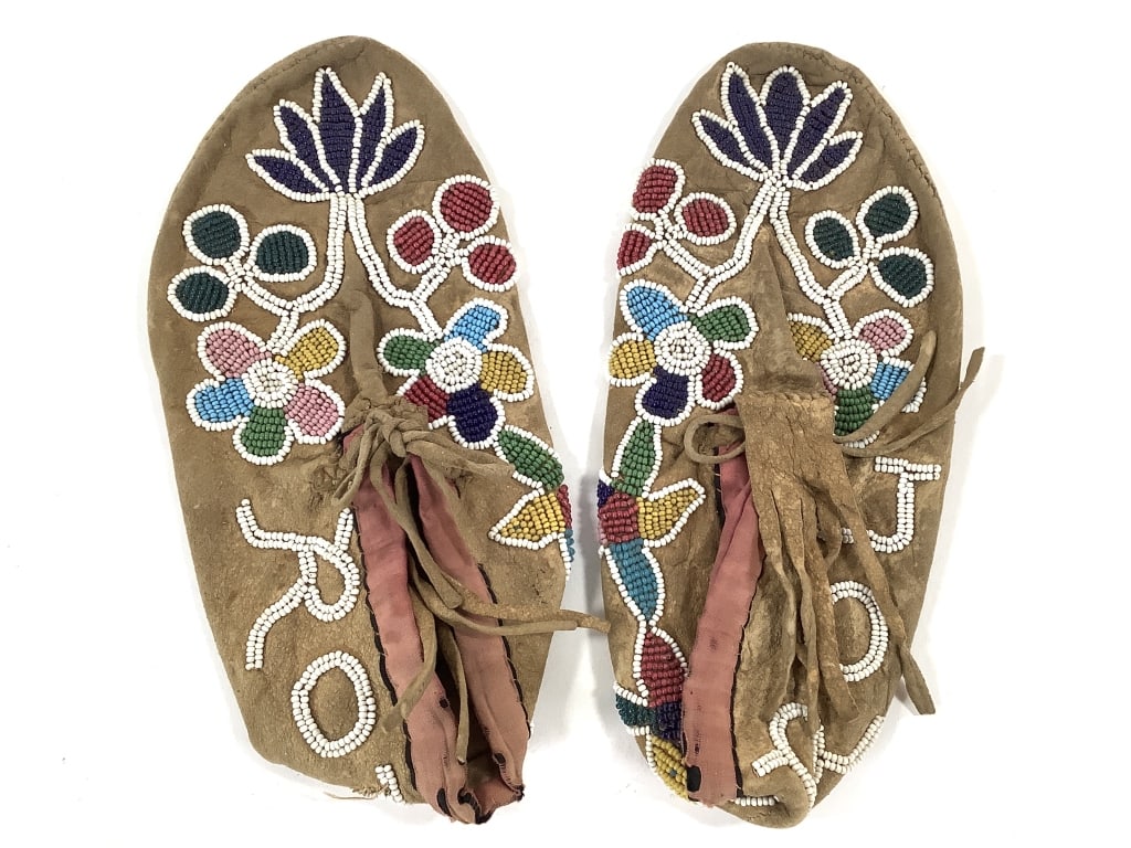 Woodland Beaded Floral Moccasins (1 of 9)