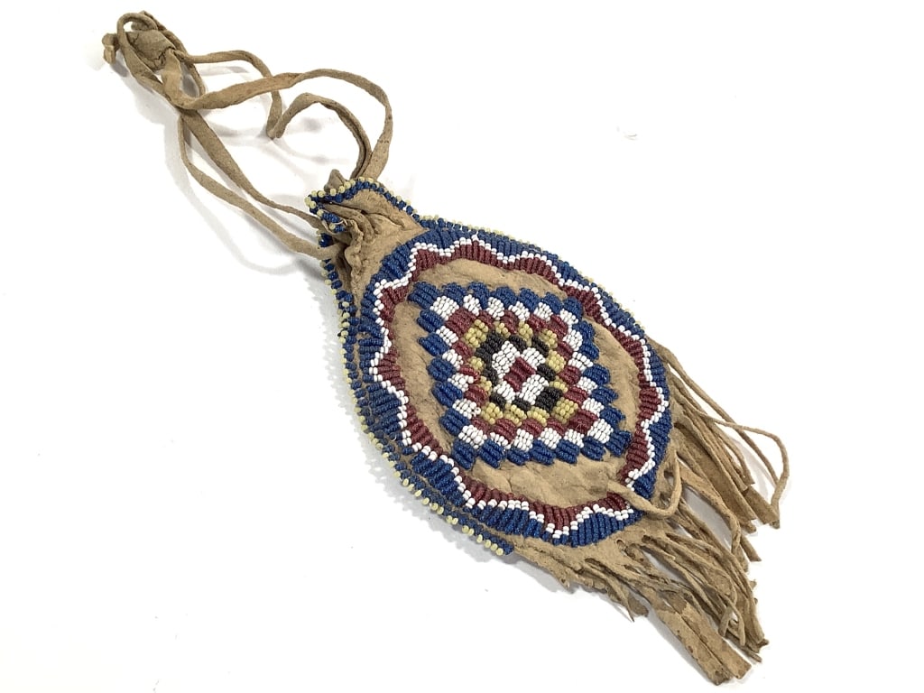 Beaded Hide Medicine Bag (1 of 9)