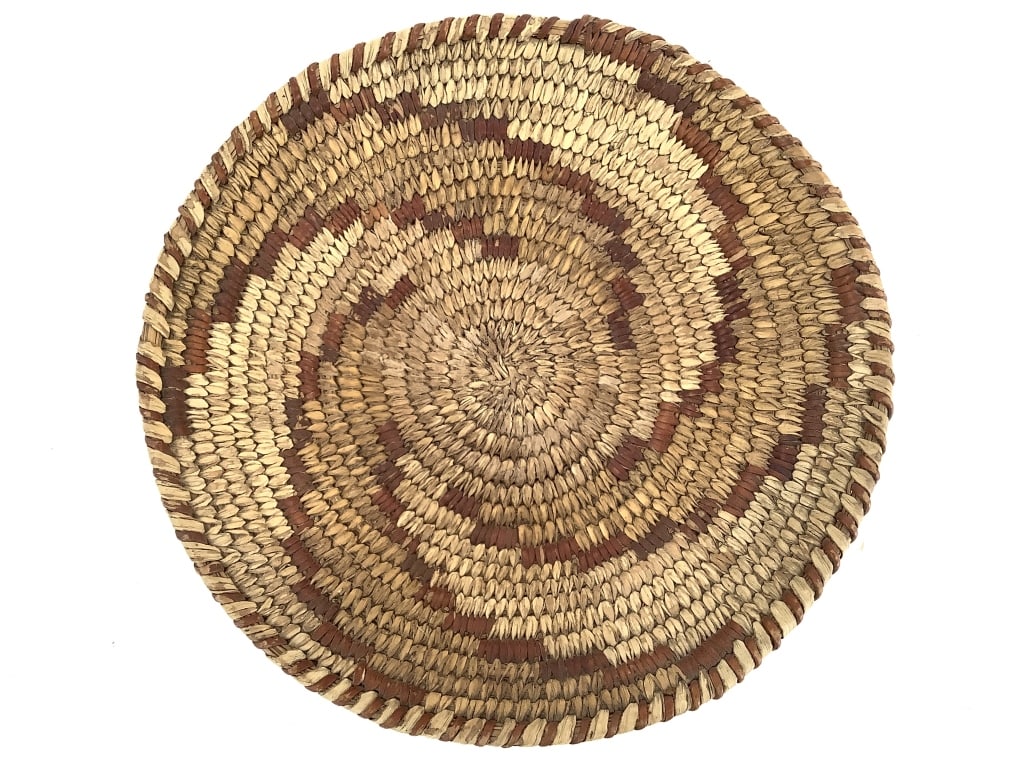Sm. Polychrome Spiral Basket Tray (1 of 4)