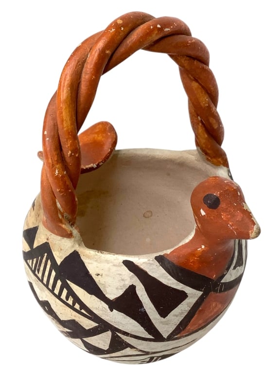 Small Early Acoma Pueblo Bird Pottery Ash Tray: 4 1/2" tall.