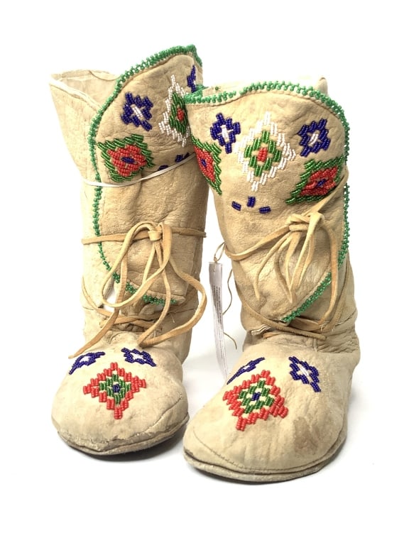 Rare 1940s Sioux Plains Beaded High Moccasins (1 of 5)
