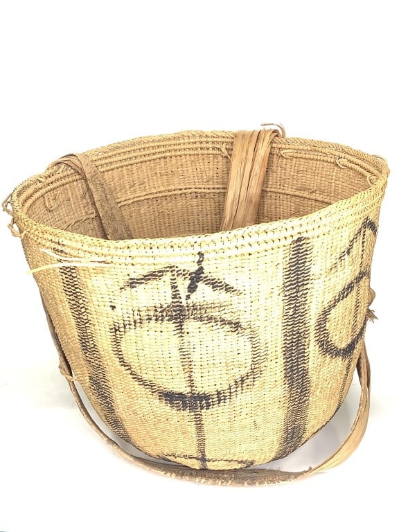 Yanomamo Basket Amazon Region 15" x 17": Good condition. See photos for details.