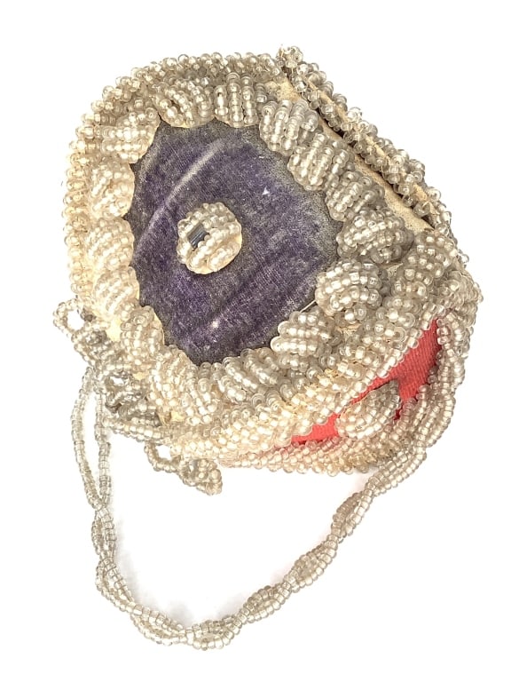 Iroquois Box Purse Early 1900s: 4" x 4".