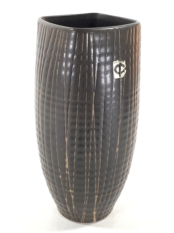 Nakano Toen Pottery Vase: 9 1/2"H x 3 1/2"W. Sticker label on front, partially damaged though still legible. Excellent condition, little to no damage.