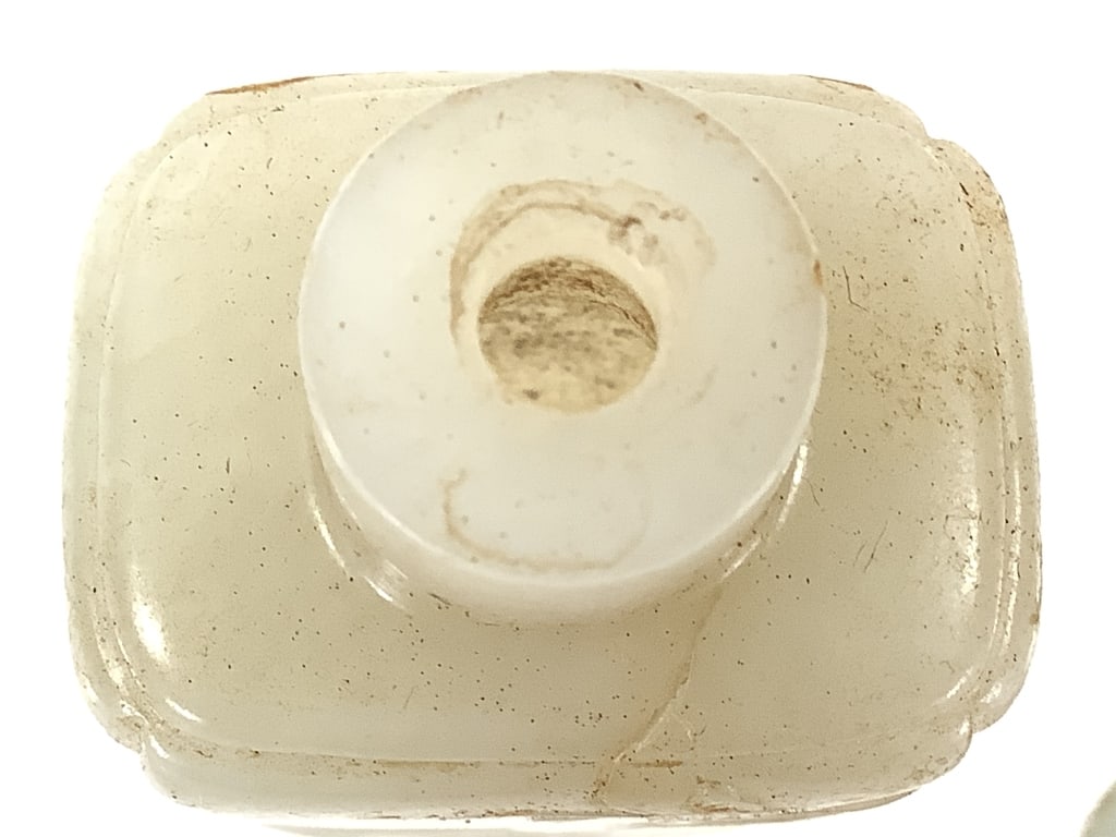 Carved Jade Snuff Bottle - 6