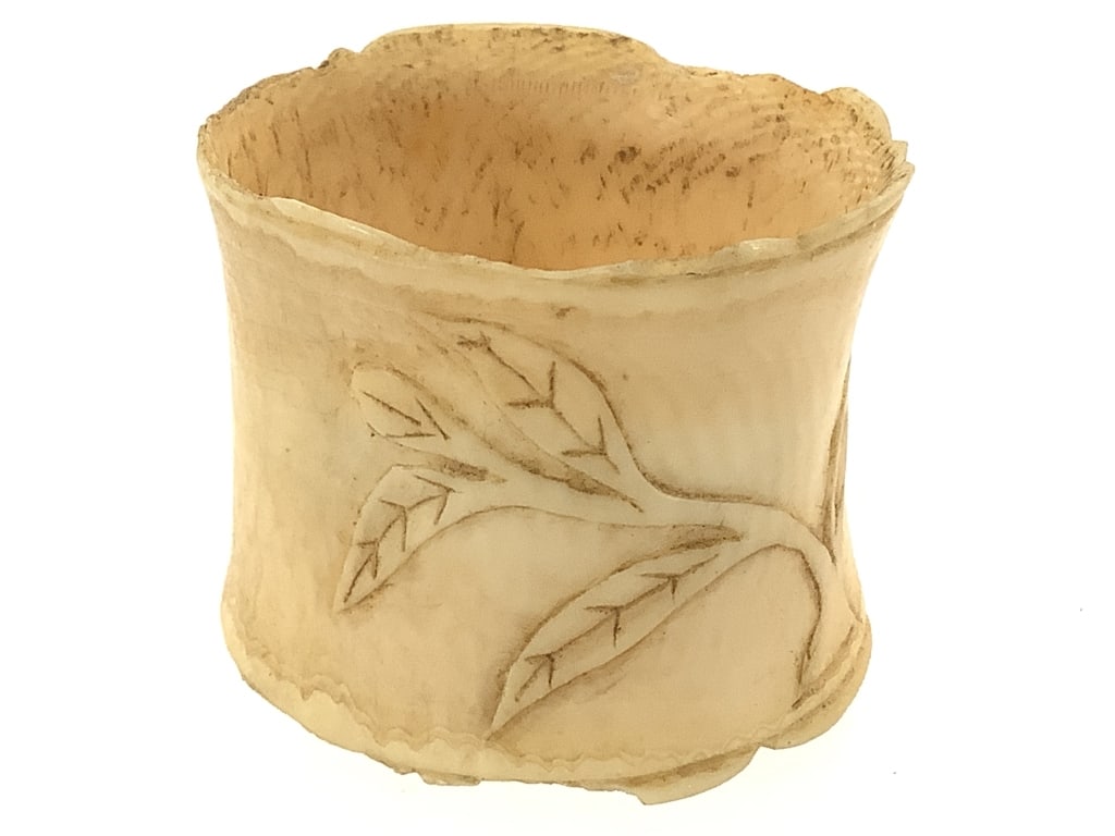 Ivory Floral Motif Napkin Ring (1 of 6)