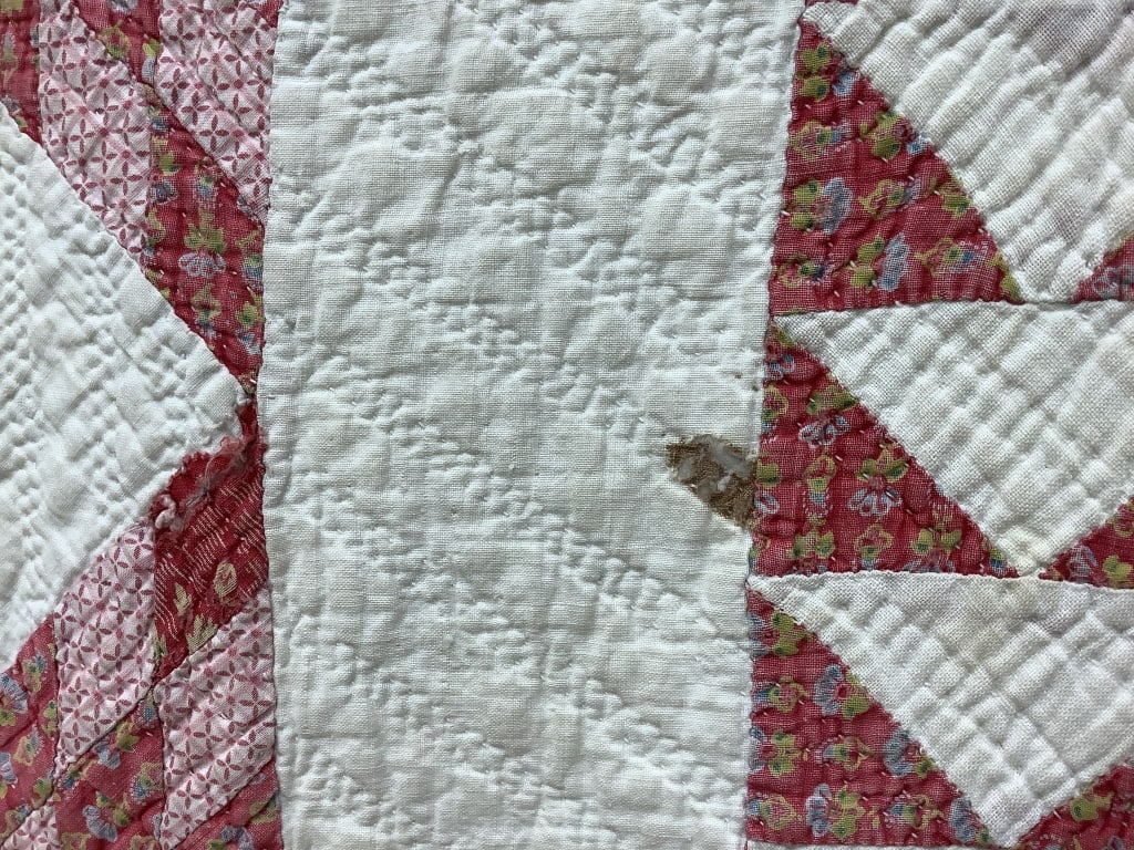 Strawberry Pattern Compass Quilt 84" x 70" - 2