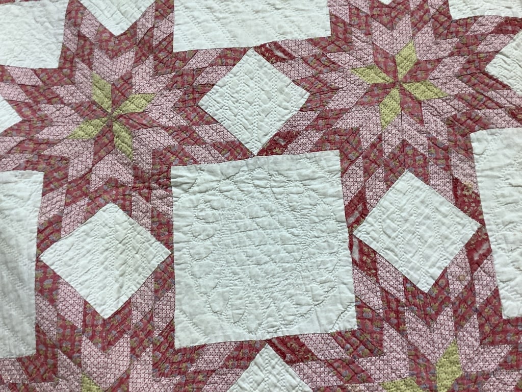 Strawberry Pattern Compass Quilt 84" x 70" - 4