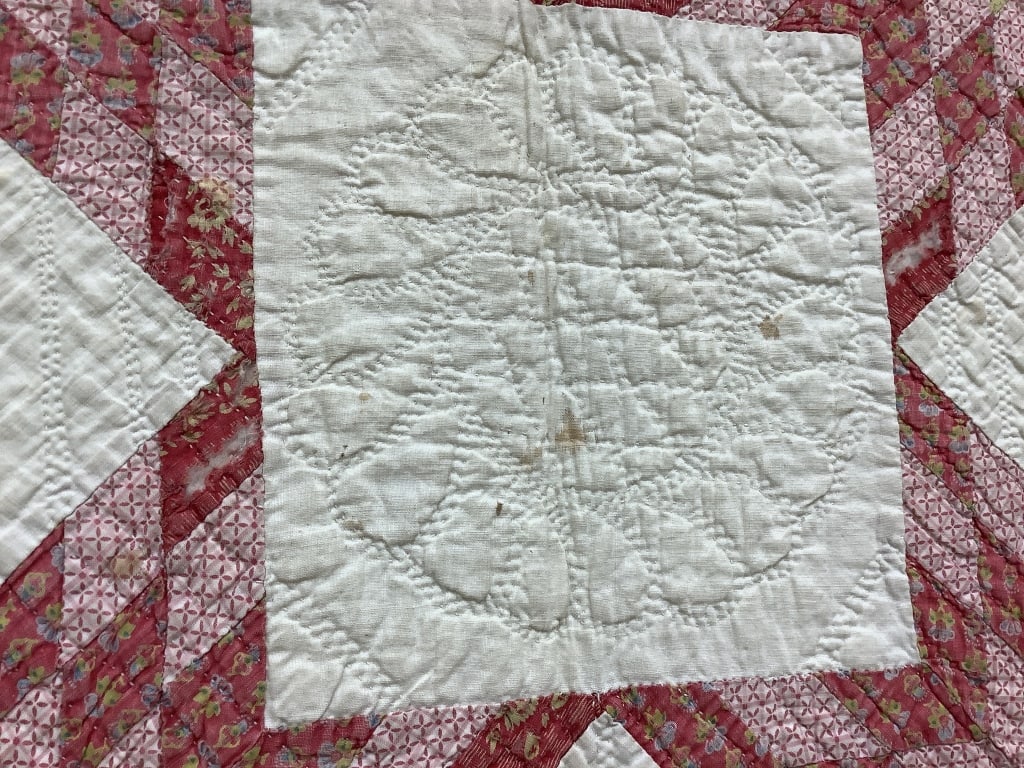 Strawberry Pattern Compass Quilt 84" x 70" - 5
