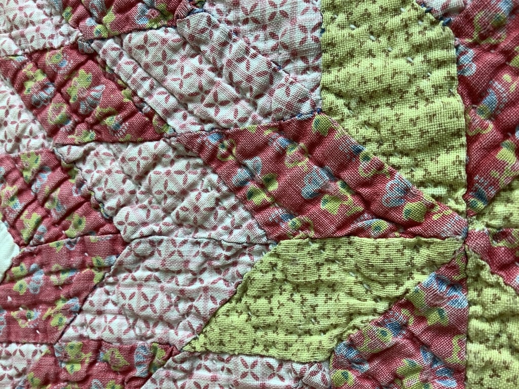 Strawberry Pattern Compass Quilt 84" x 70" - 7