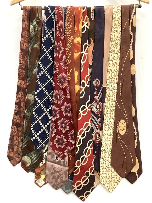 Vtg Novelty Neckties Haband, Woodhouse +: 15+ vintage novelty neckties. Overall good condition, a few have small stains or minor wear. Makers vary, see photos for more details. Provenance: Collection of William and Diane Itter. Please see pho