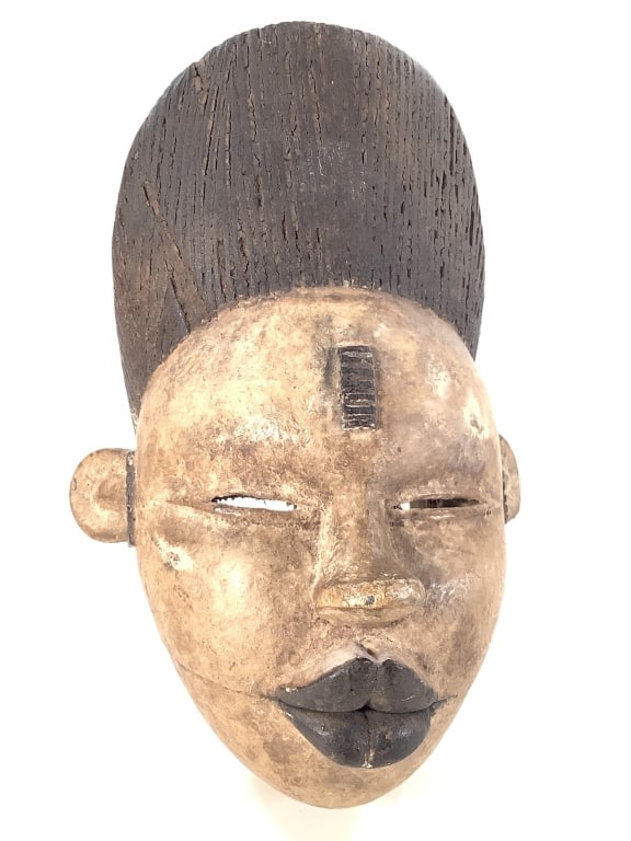 Ogoni Mask Nigeria: 9"H x 6"W x 4 1/2"D. Provenance: Collection of William and Diane Itter. Please see photos for condition and details.