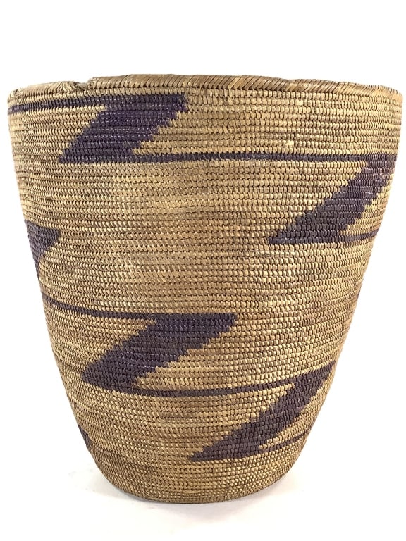 Tutsi Lidded Coiled Basket - 2