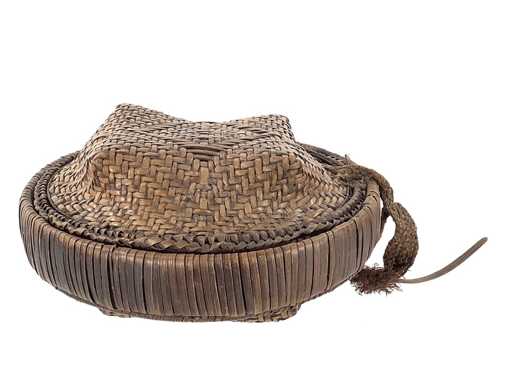Kuba Lidded Basket Congo: 8 1/4"Dia, 4"H. Four point top design lidded basket with braided rattan and wood closure. Provenance: Collection of William and Diane Itter. Please see photos for condition and details.