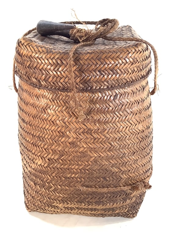 Kuba Lidded Basket DRC: 13 3/8"H with lid, 10 3/4" Dia. Four point top design lidded basket Provenance: Collection of William and Diane Itter. Please see photos for condition and details.