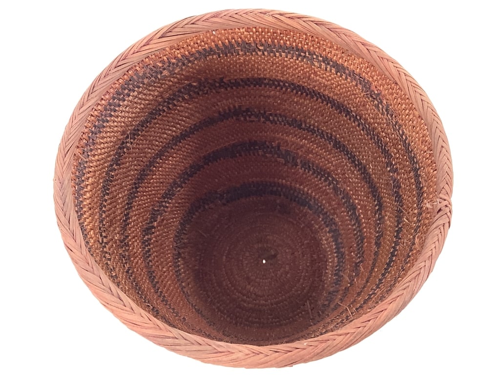 Tutsi Lidded Coiled Basket - 4