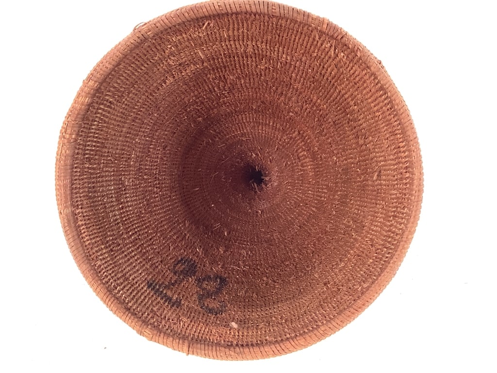 Tutsi Lidded Coiled Basket - 8