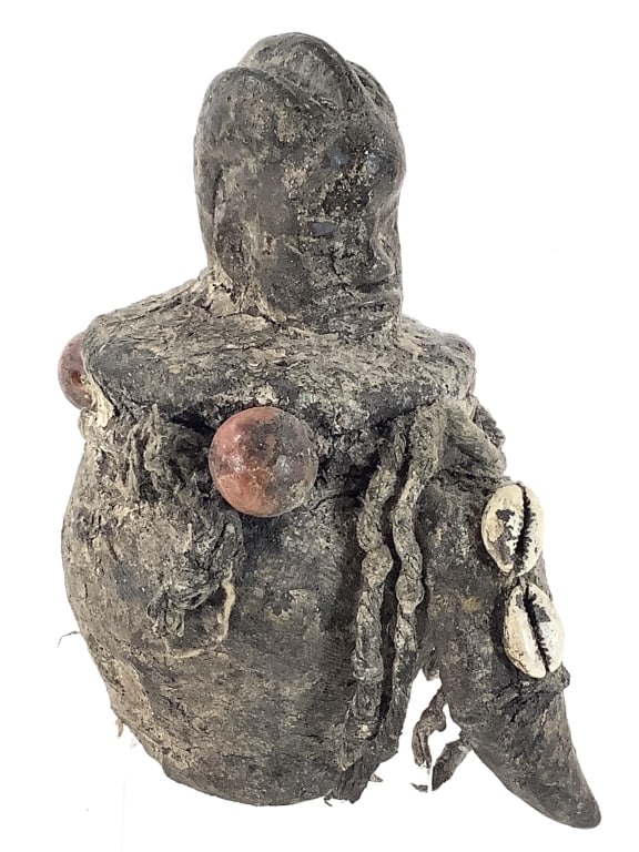 West African Figure Benin / Togo / Nigeria: 7"H x 5"W. Fair condition, natural wear consistent with age. Provenance: Collection of William and Diane Itter. Please see photos for condition and details.