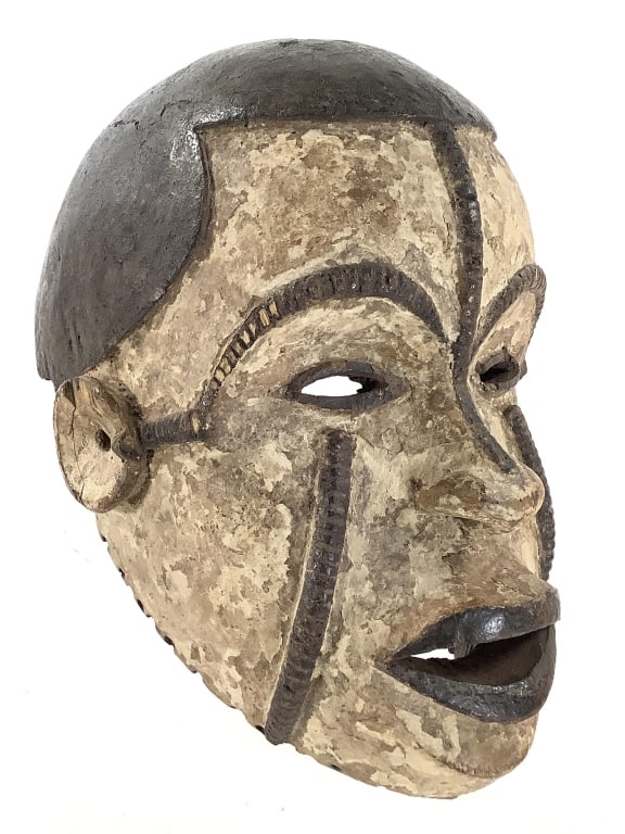African Idoma Tribal Mask: 32"L x 10 1/2"W. Provenance: Collection of William and Diane Itter. Please see photos for condition and details.