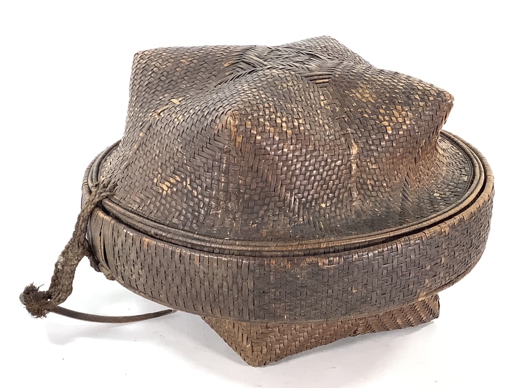 Kuba Basket Democratic Republic Of Congo.: 8"H x 13"Dia. Good condition for age. No visible losses. Provenance: Collection of William and Diane Itter. Please see photos for condition and details.