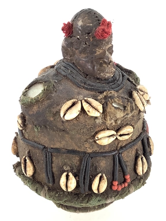 Yoruba Nigerian Ritual Figure: 8 1/4"H x 6 1/4"Dia. Provenance: Collection of William and Diane Itter. Please see photos for condition and details.