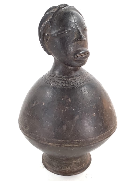African Figural Bottle Luba DRC: 14"H x 9"Dia. Fair Condition for age. Provenance: Collection of William and Diane Itter. Please see photos for condition and details. Please note: Some pots may have repairs that may not be noted.