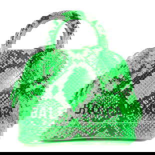 BALENCIAGA Cowhide leather XXS Ville Bag Silver hand-turned shoulder and back bag 2wayShoulder Bag: Item Name: BALENCIAGA Cowhide leather XXS Ville Bag Silver hand-turned shoulder and back bag 2wayShoulder Bag Green Green Calfski Brand: BALENCIAGA Model No.: 550646.386 Size: x W:18cmH:15cm x D:8cm(W